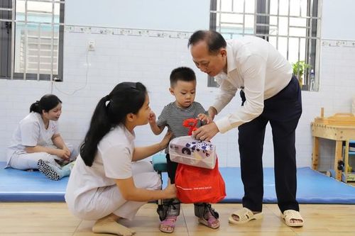 TPHCM: Nhiều đơn vị cam kết hỗ trợ thiết thực cho Trung tâm chăm sóc trẻ khuyết tật
