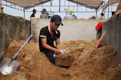 Gần một thập kỷ đưa những ngôi mộ bị lãng quên về 'mái nhà' chung