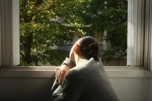 Lý do người trẻ ngày càng thích ở một mình: Chọn sống chậm để cân bằng cảm xúc