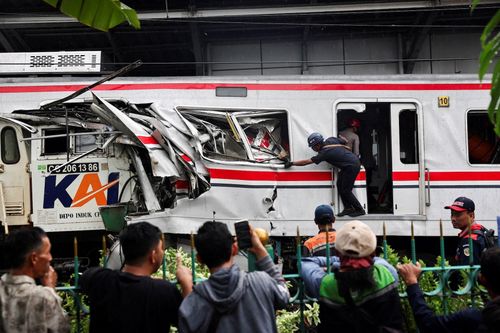 Indonesia xác định vụ 2 đoàn tàu đâm nhau - xe VinFast không gặp lỗi