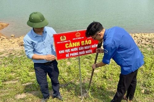 Hai nam sinh lớp 10 tử vong khi đi câu cá