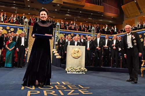 Nhà văn đoạt Nobel: Tôi đã mua mô hình AI phiên bản cao cấp nhất