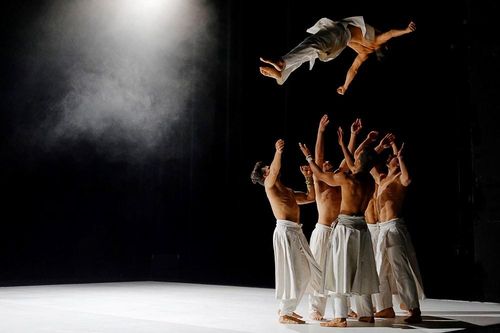 'Duyên ngày nợ đêm': Cuộc gặp giữa hip-hop, ballet và múa đương đại