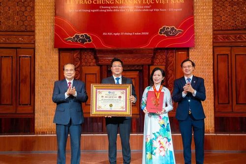 Học viện Âm nhạc Quốc gia Việt Nam đón nhận Kỷ lục số người trình diễn đàn tỳ bà nhiều nhất