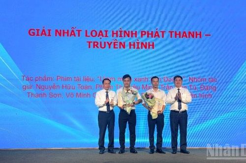 Trao giải báo chí khu vực Tây Nguyên và Duyên hải miền trung lần 1