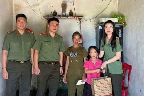 Lan tỏa nhân văn qua chương trình 'Mẹ đỡ đầu'
