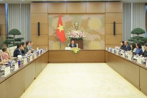 Phó Chủ tịch Quốc hội Nguyễn Hồng Diên tiếp Hiệp hội Doanh nghiệp châu Âu tại Việt Nam