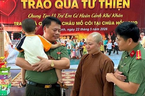 Công an chung tay cùng sự nghiệp giáo dục, chăm sóc trẻ em