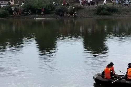 Nam thanh niên mất tích sau khi cứu được 2 thiếu niên đuối nước trên sông Bôi