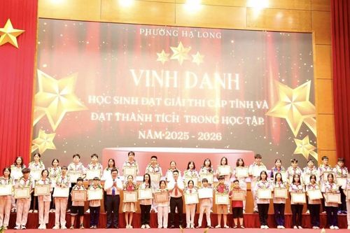 Tuyên dương, khen thưởng học sinh tiêu biểu xuất sắc ở Quảng Ninh