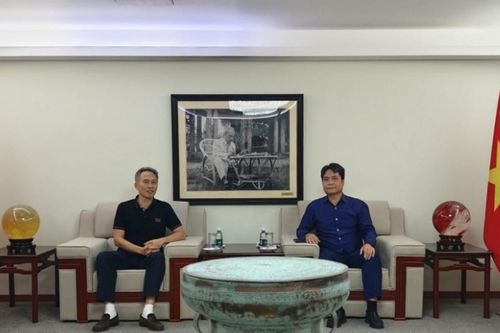 Tổng Lãnh sự Việt Nam tại Quảng Châu tiếp, làm việc với Đoàn công tác của Hiệp hội Thang máy Việt Nam