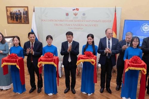 NXB Giáo dục Việt Nam lan tỏa tri thức Việt tại Nga qua 'Tủ sách tiếng Việt'