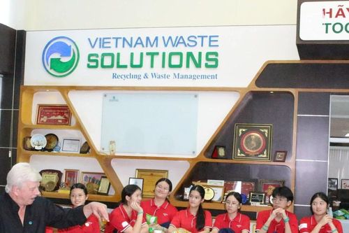 VWS đón học sinh Singapore tham quan Khu liên hợp xử lý rác Đa Phước