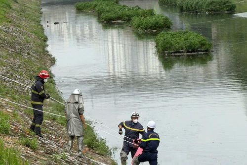 Phát hiện thi thể nam giới nổi trên sông Tô Lịch
