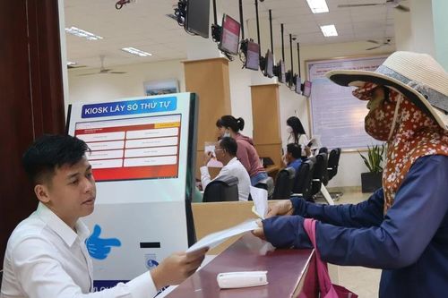 'Tấm vé' cuối vào công chức cho 9 trường hợp bị lỡ suất ở Đắk Lắk