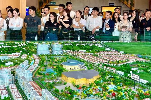 Nhà ở không được bán trong 3 năm đầu: Hà Nội làm đô thị đa mục tiêu, lợi cho ai?
