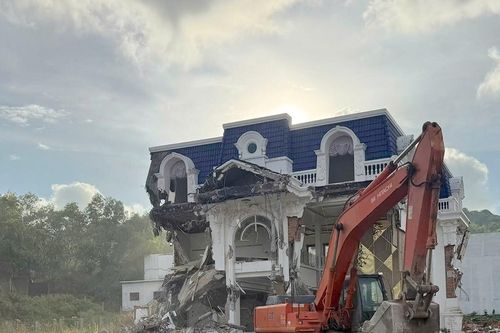 Tháo dỡ biệt thự chiếm đất quốc phòng ở Phú Quốc