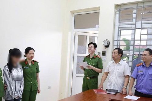 Khởi tố hai nữ sinh 16 tuổi vụ đánh hội đồng ở trường cao đẳng nghề