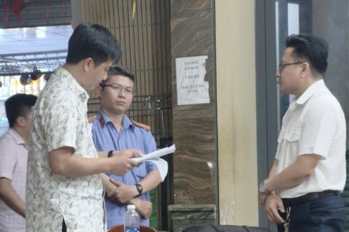 Cán bộ thuế ở Cần Thơ bị bắt quả tang nhận 100 triệu đồng của doanh nghiệp