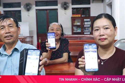 Sáng đèn hỗ trợ người dân cài đặt ứng dụng i-HaTinh