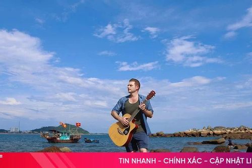 Kyo York - ca sỹ người Mỹ hát sành sỏi tiếng Việt trải nghiệm du lịch Hà Tĩnh