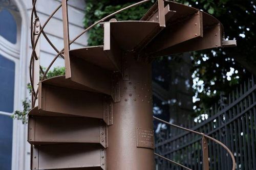 Đấu giá gần nửa triệu euro cho một 'mảnh ghép' của Tháp Eiffel
