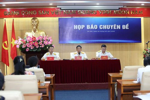 Gấp rút giải pháp 'nộp nợ thuế ngay tại sân bay, cửa khẩu là có thể được xuất cảnh''