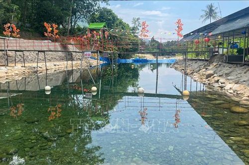 Hệ lụy nhãn tiền khi 'bức tử' dòng suối - Bài 1: Dòng suối bị 'chặt khúc' để làm du lịch