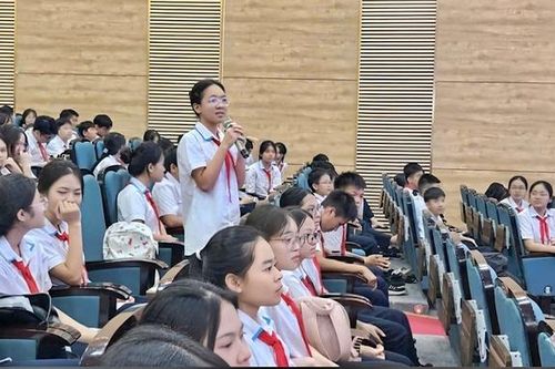 Hội Luật gia Tp.Hải Phòng tuyên truyền phòng chống bạo lực học đường cho hơn 400 học sinh