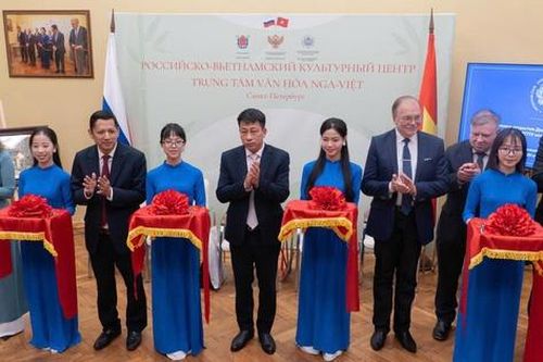 Trao tặng 'Tủ sách tiếng Việt' tại Nga, lan tỏa tri thức và văn hóa Việt