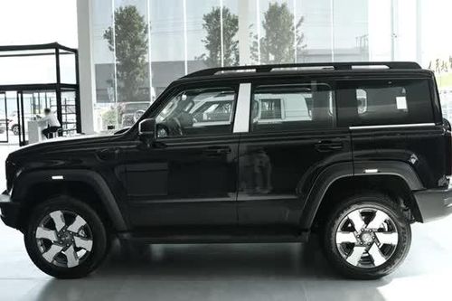 SUV dài hơn 4,7 mét, thiết kế hầm hố, mạnh 532 mã lực, giá gần 700 triệu đồng