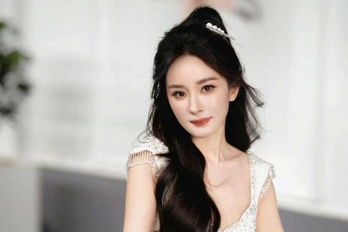 Dương Mịch tung ảnh đời thường 'hack tuổi' trẻ như gái đôi mươi