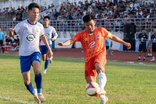 CLB Quảng Ngãi hâm nóng cuộc chiến thăng hạng với 8.000 khán giả