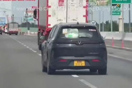 Xử phạt 69 trường hợp xe chuyển làn không bật xi nhan trên cao tốc