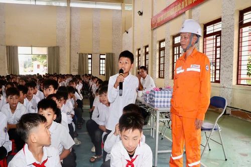 Lào Cai tăng cường tuyên truyền an toàn điện cho học sinh trước dịp nghỉ hè