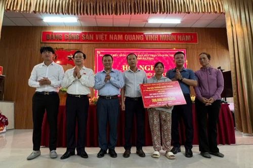 Đà Nẵng: Thủy điện A Vương hỗ trợ xây dựng 10 nhà đại đoàn kết