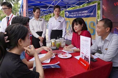 Gắn tuyển sinh với tuyển dụng