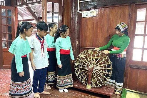 Gìn giữ, lan tỏa bản sắc văn hóa dưới mái trường nội trú