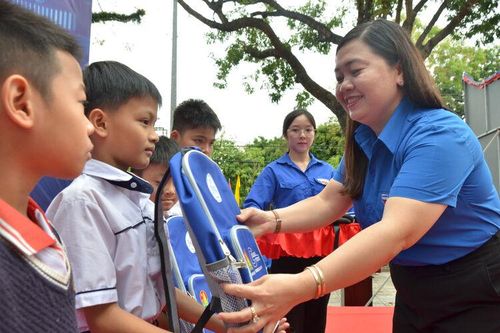 Khơi dậy khát vọng cống hiến của thanh niên