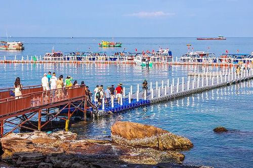 Từ đỉnh núi đến trùng khơi