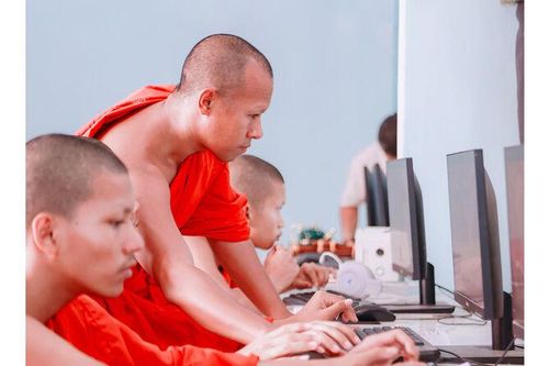 Đưa tri thức số đến chùa Khmer