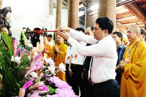 Bí thư Tỉnh ủy Nguyễn Hồng Thái dự lễ khai hội chùa Dâu