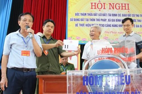 Đổi mới quy trình bốc thăm đất tái định cư tại thôn Thủ Pháp