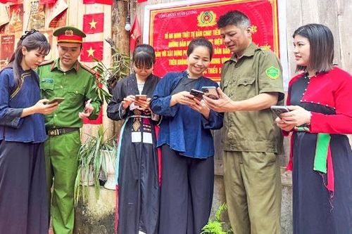 'Cánh tay nối dài' thực hiện chuyển đổi số ở cơ sở