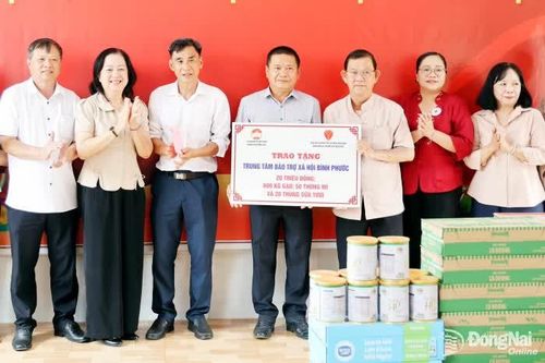 Ủy ban MTTQ Việt Nam thành phố Đồng Nai thăm, tặng quà các đối tượng bảo trợ xã hội