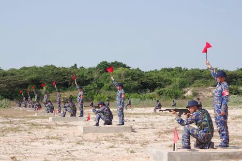 Trung tâm Huấn luyện Vùng 4 Hải quân kiểm tra '3 tiếng nổ' cho chiến sĩ mới