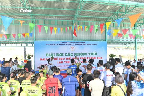 200 vận động viên tham gia Giải bơi các nhóm tuổi tỉnh Khánh Hòa