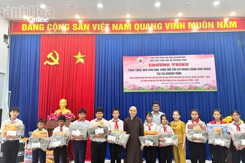 Hội Chữ thập đỏ xã Khánh Vĩnh trao 51 suất học bổng cho học sinh nghèo hiếu học