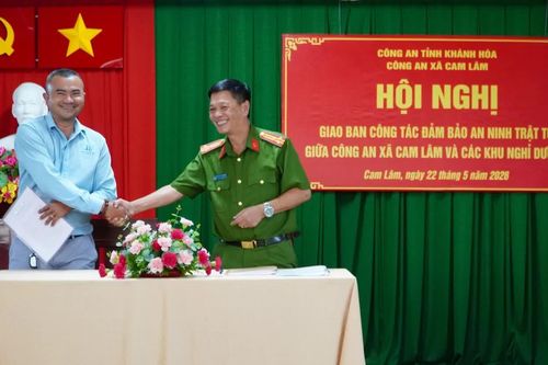 Công an xã Cam Lâm giao ban công tác đảm bảo an ninh trật tự với các khu nghỉ dưỡng