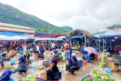 Sớm tháo gỡ khó khăn cho những chợ phiên biên giới khu vực Bát Xát